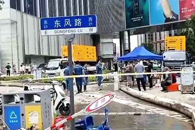 千亿官网-千亿(中国)一站式服务官网排涝突击队在排涝现场